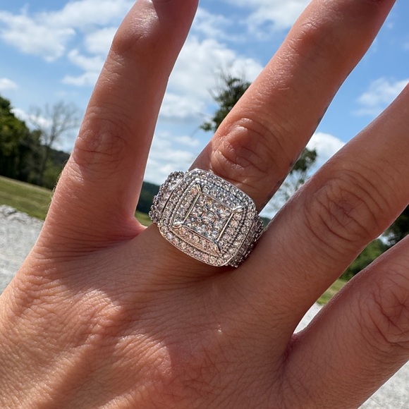 Beautiful ring - Picture 2 of 10